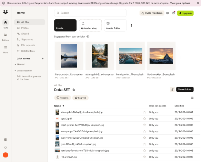 Capture d'écran de l'interface Web de Dropbox avec la navigation par fichiers, les dossiers partagés et les outils de collaboration